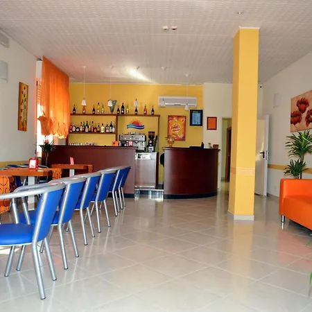 Hotel Holiday Beach 2*