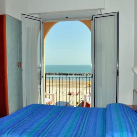 假日海滩酒店 Viserbella di Rimini
