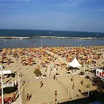 Holiday Beach فندق 2*