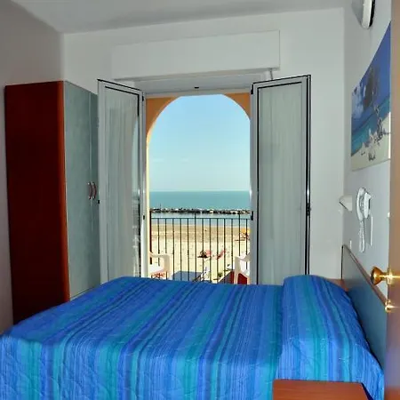 Holiday Beach Hotel 2*