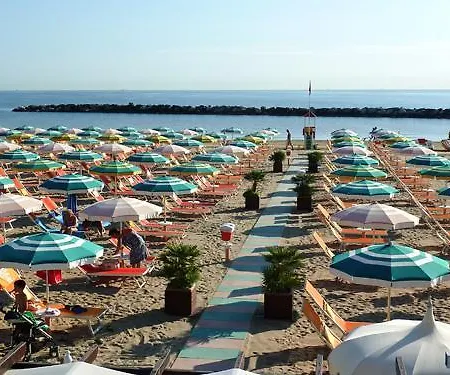 호텔 Holiday Beach 2*