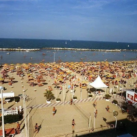 Holiday Beach 호텔 2*