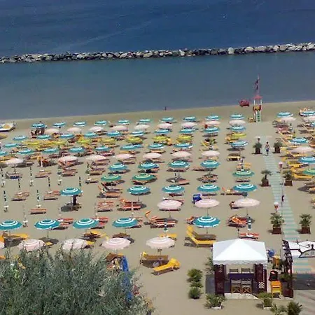 Holiday Beach 2*