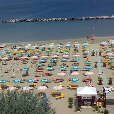 Holiday Beach 2*