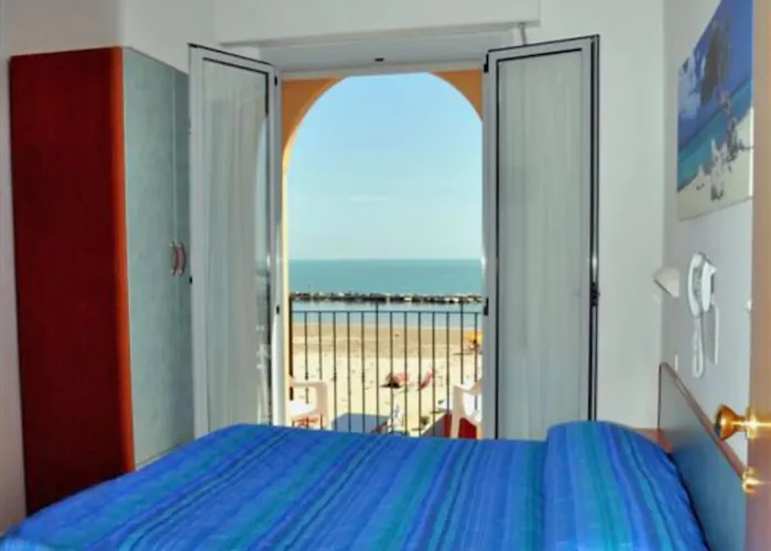 假日海滩酒店 Viserbella di Rimini