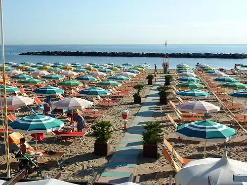 Hotel Holiday Beach 2*